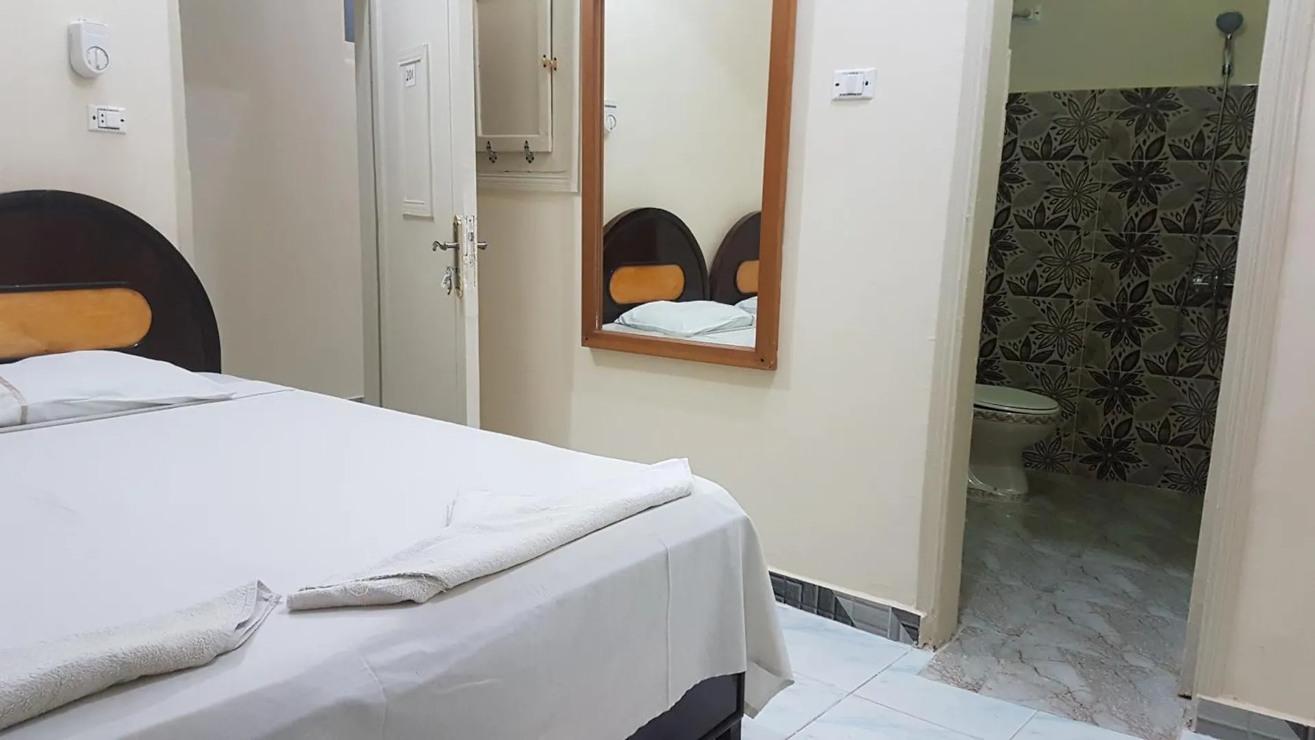 Bob Marley Peace Hotel Luxor 2*,